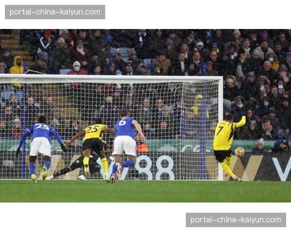 “莱斯特城2-2战平西汉姆联,铁锤帮两次通过前场界外球战术制造威胁” “莱斯特城2-2战平西汉姆联,铁锤帮两次通过前场界外球战术制造威胁”