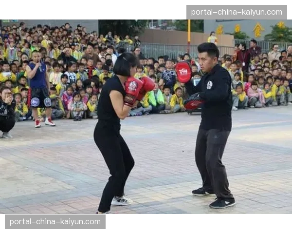 “拳击进校园”项目在纽约公立中学试点,旨在培养纪律性 “拳击进校园”项目在纽约公立中学试点,旨在培养纪律性