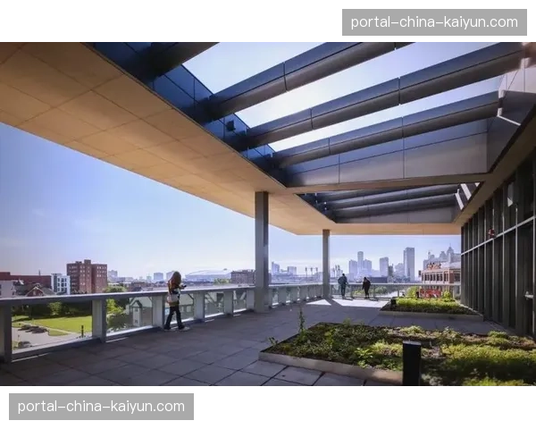 社区改造：美国底特律一个废弃停车场被居民自发改造为BMX主题公园